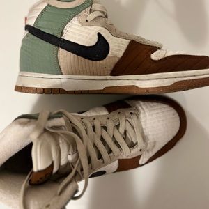Nike Dunk high next nature summit size 8 women’s